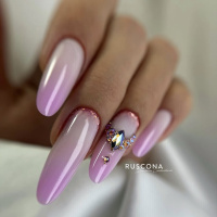 dlouhé tělově růžové ombré gelové nehty s kamínky